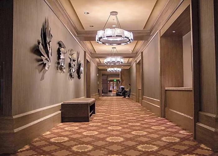 Hotel Little America 4*